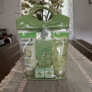 New Cucumber Melon Scent Bath 6 Pc Gift Set